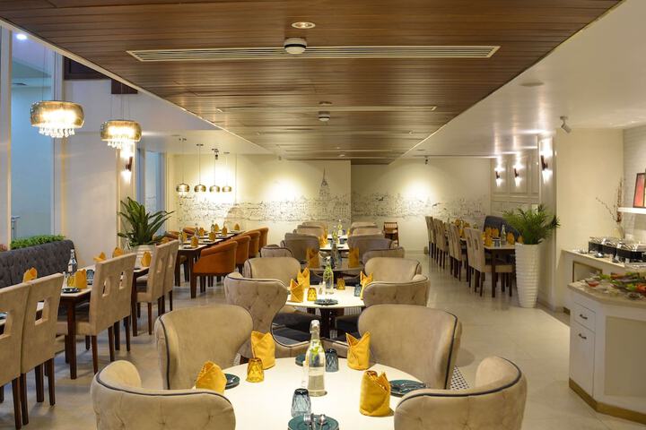 Dining 38 of 63