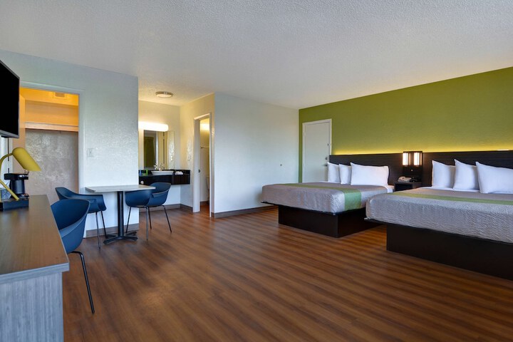 2 Queen Beds (6 of 24)
