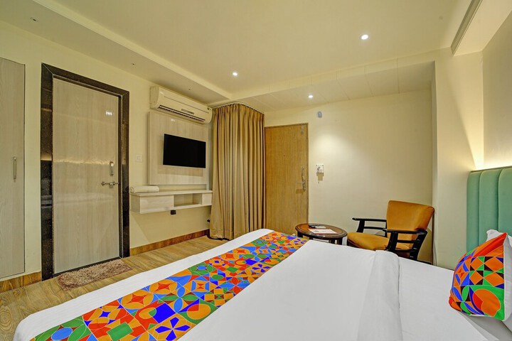 Room 9 of 30