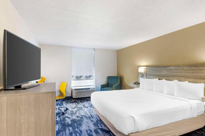 1 King Bed Microwave and Refrigerator Full Breakfast (3 of 25)