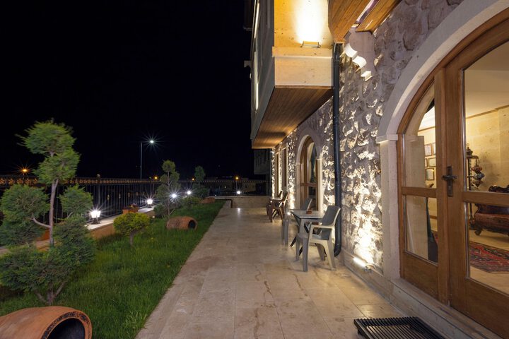 Hotel Exterior 79 of 90