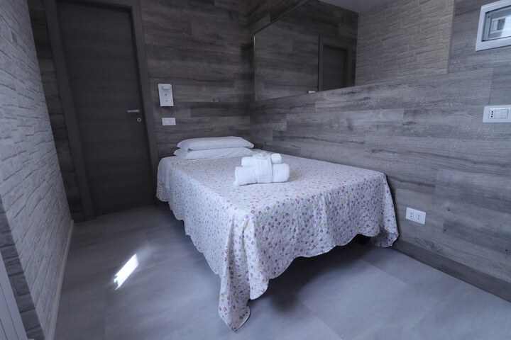 Room 11 of 34