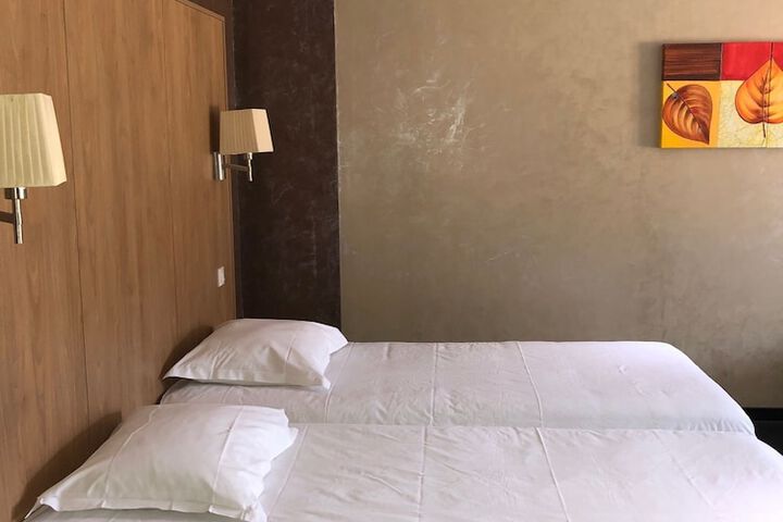Room 10 of 62