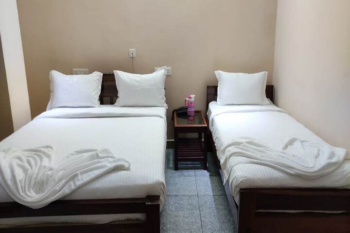 Room 7 of 11