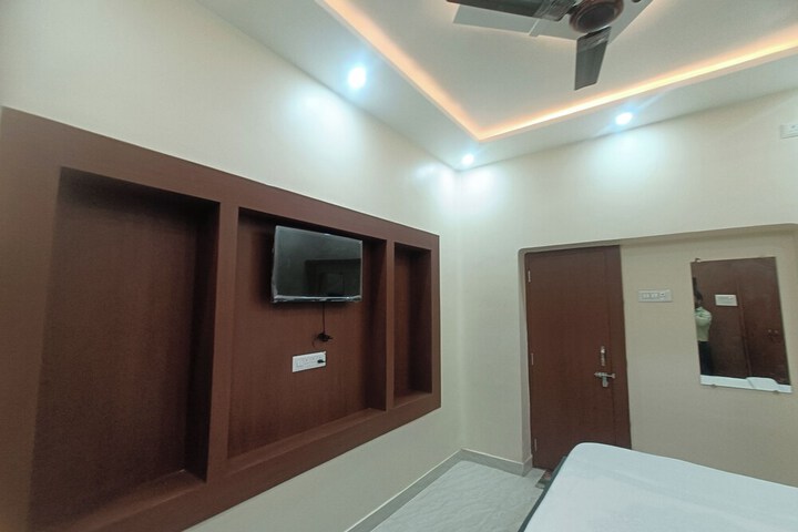 Room 10 of 19