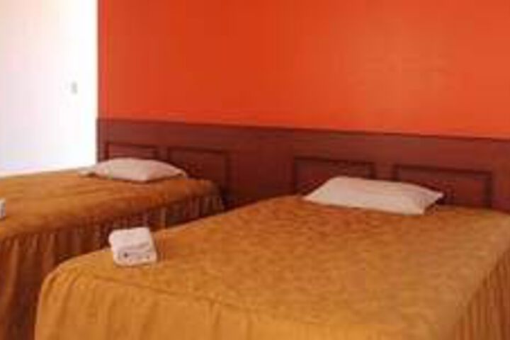 Room 7 of 18
