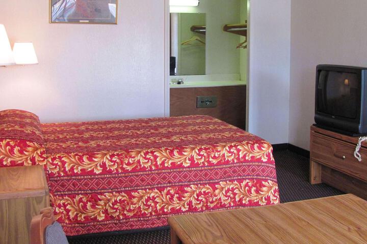 2 Double Beds (11 of 19)