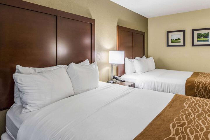1 Queen Bed (2 of 6)