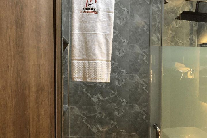 Room 21 of 33