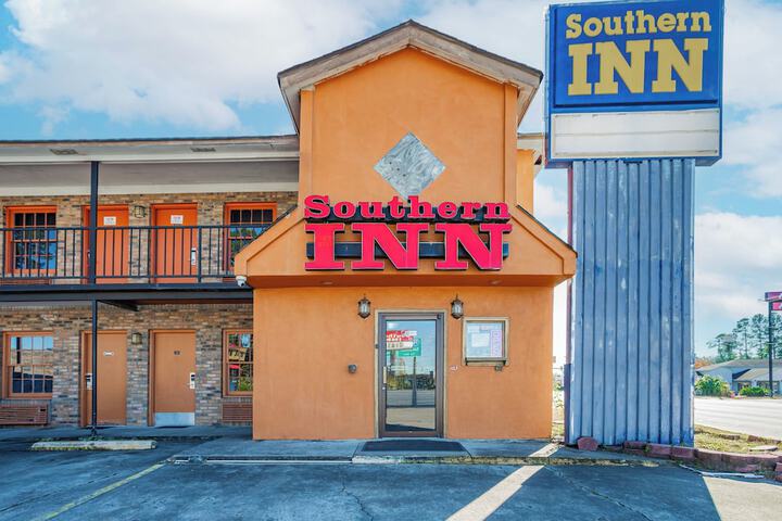 Exterior of Southern Inn by OYO Walterboro I-95