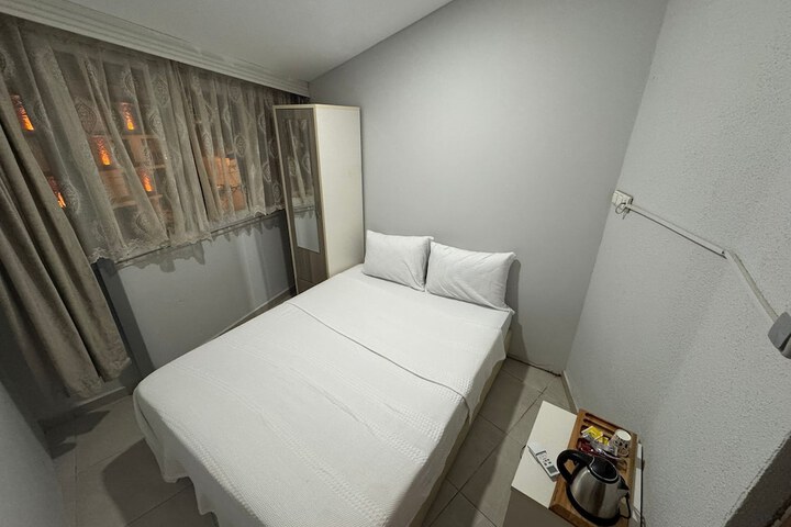 Room 10 of 30