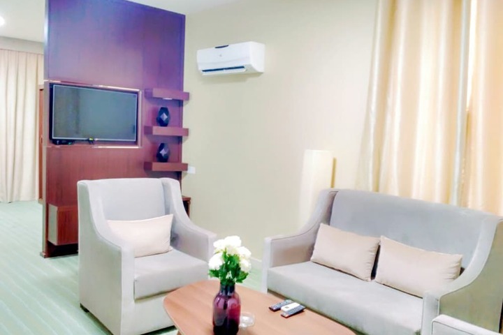 Room 12 of 42
