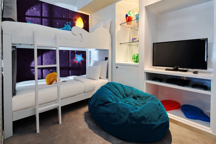 Room 6 of 53