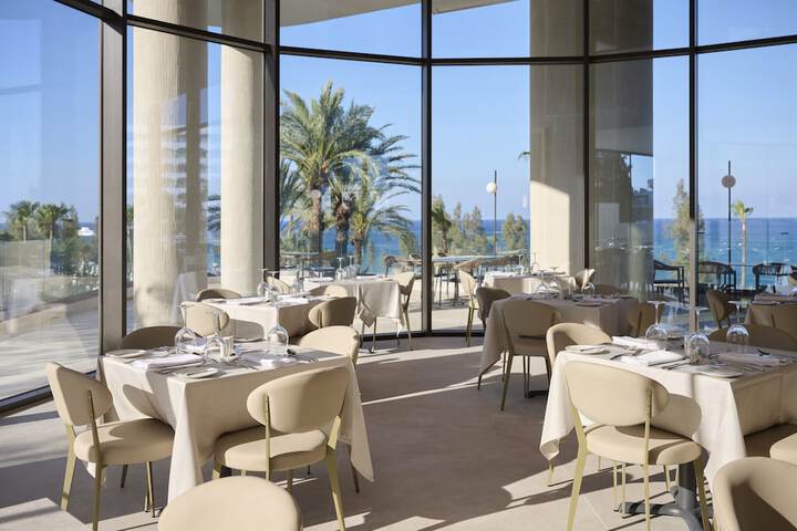 Dining 68 of 93