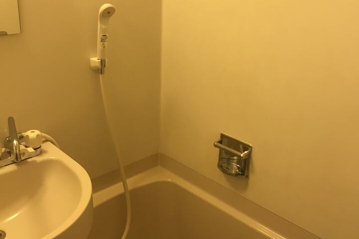 Room 9 of 20