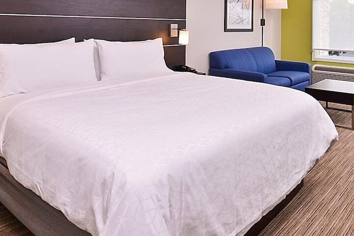 1 King Bed Accessible (21 of 21)
