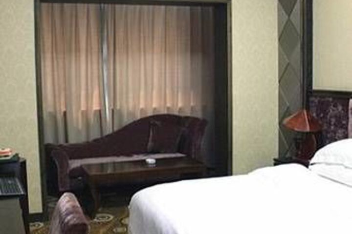 Room 7 of 19
