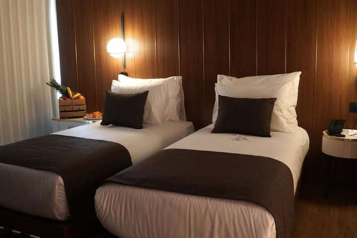 Room 21 of 104