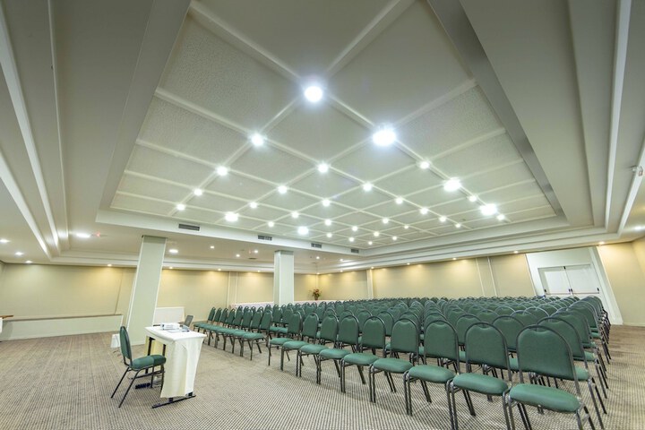 Ballroom/Hall 119 of 126