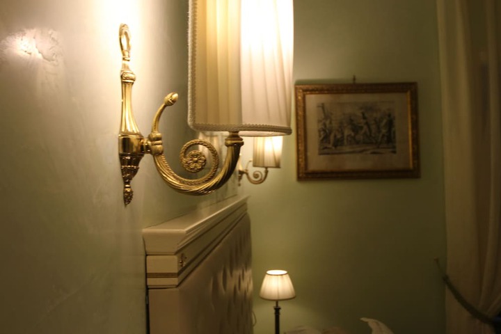 Room 6 of 25