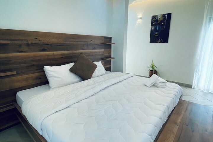 Room 15 of 166