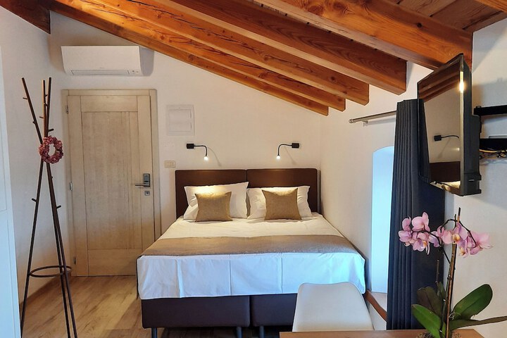 Room 3 of 17