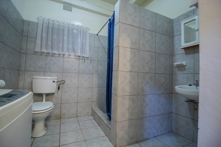 Room 10 of 12