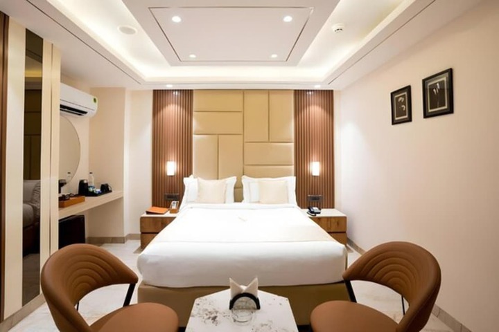 Room 10 of 27