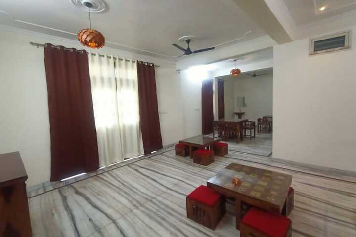 Room 32 of 69