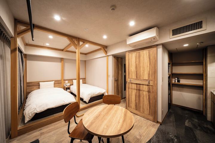 Room 17 of 103