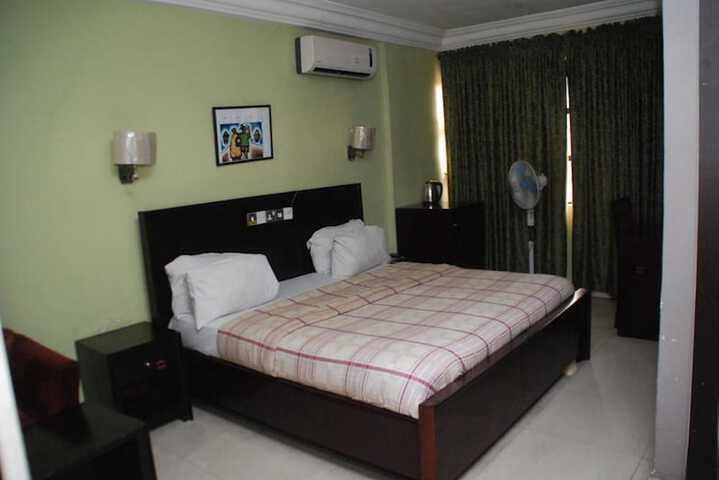 Room 12 of 26