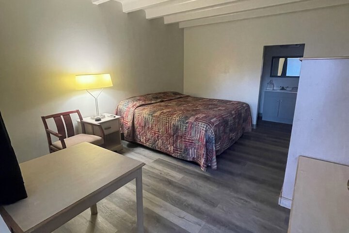 Room 2 of 6