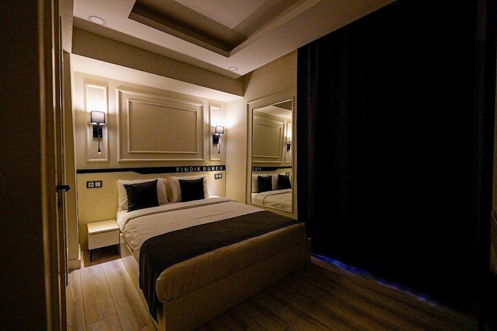 Room 4 of 11