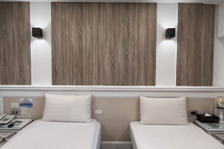 Room 12 of 26