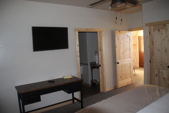 Room 4 of 83