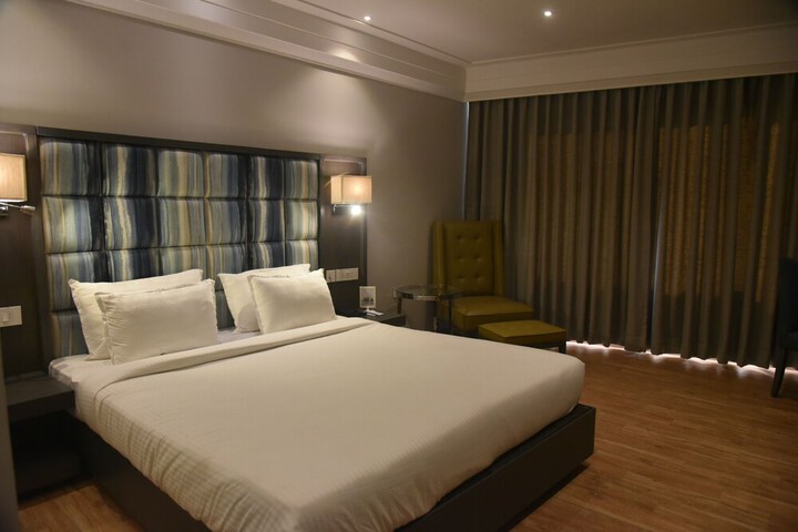 Room 4 of 18