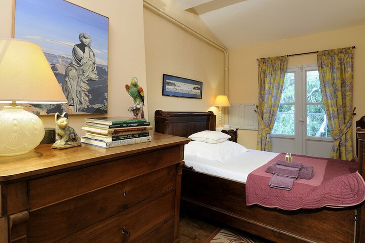 Room 8 of 36