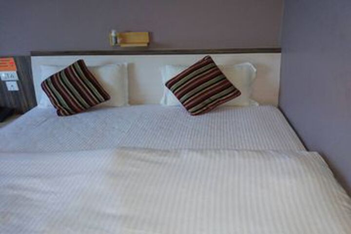 Room 14 of 32