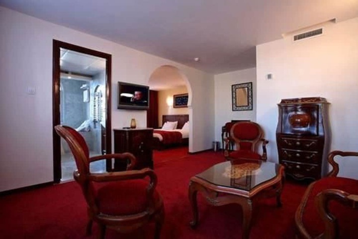 Room 12 of 38