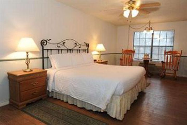 Room 42 of 148