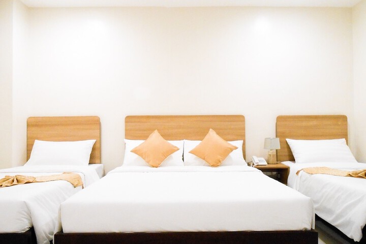 Room 8 of 34
