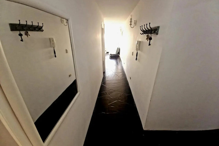 Room 10 of 16