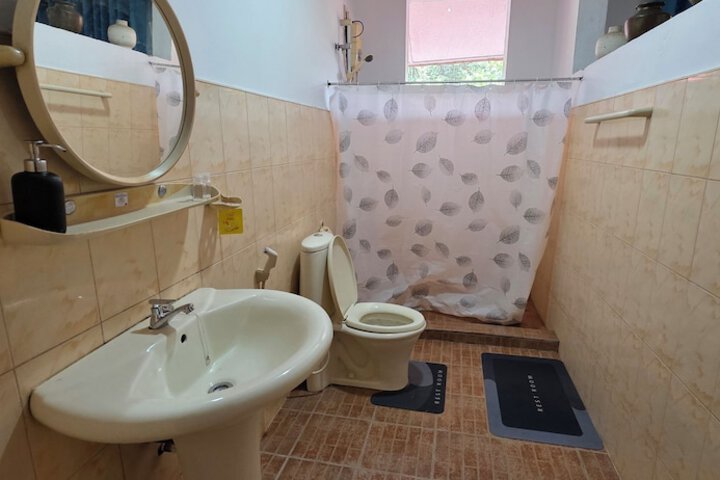 Room 7 of 10
