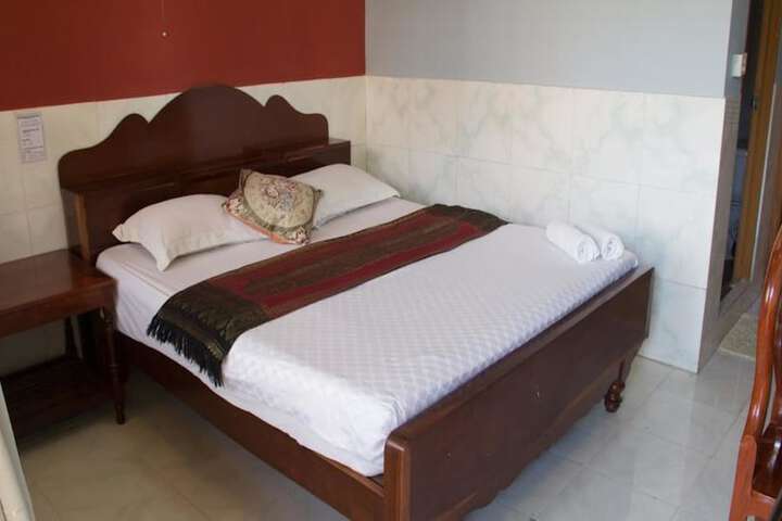 Room 8 of 28