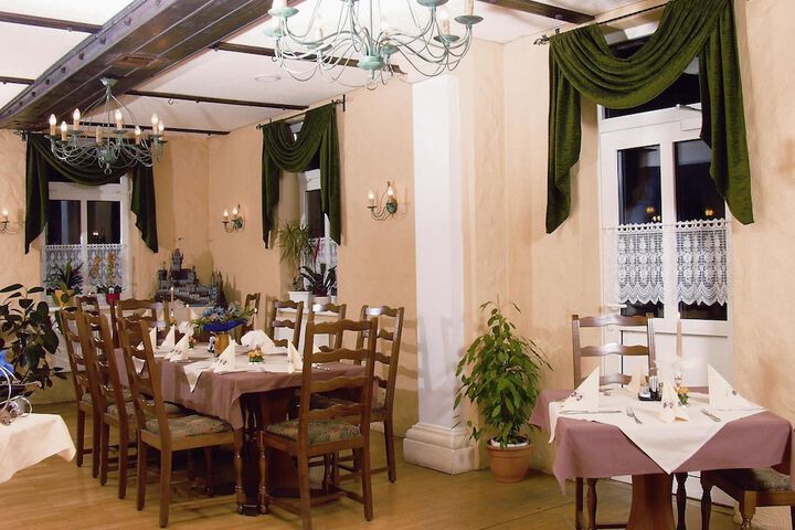 Dining 2 of 3