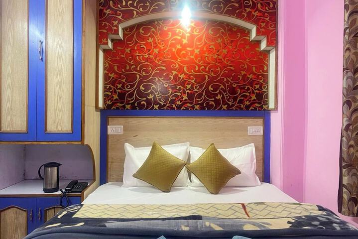 Room 3 of 18