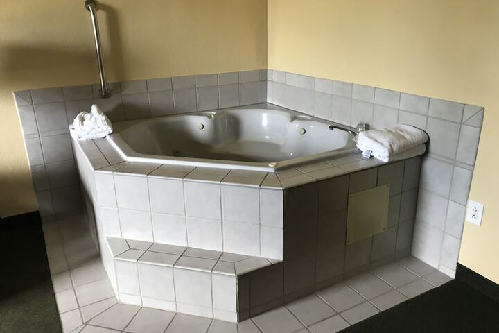 Jetted tub