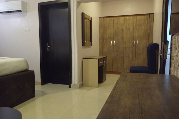 Room 3 of 27