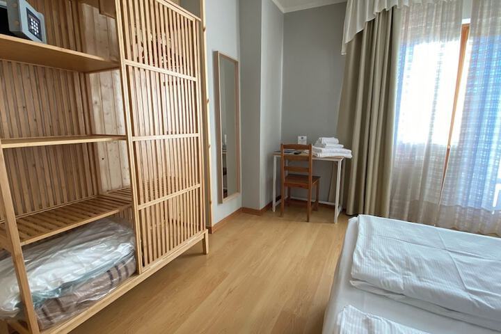 Room 48 of 148