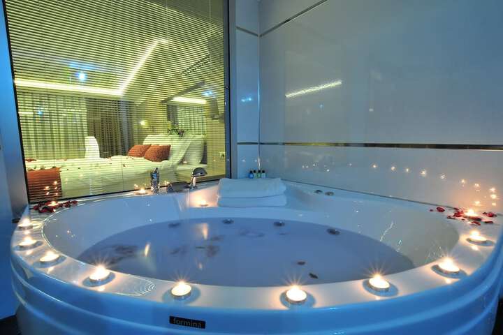Jetted tub